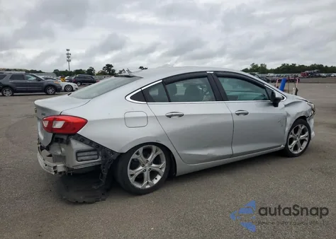2017 Chevrolet Cruze Premier z USA, uszkodzony, nr VIN 1G1BF5SM0H7141330